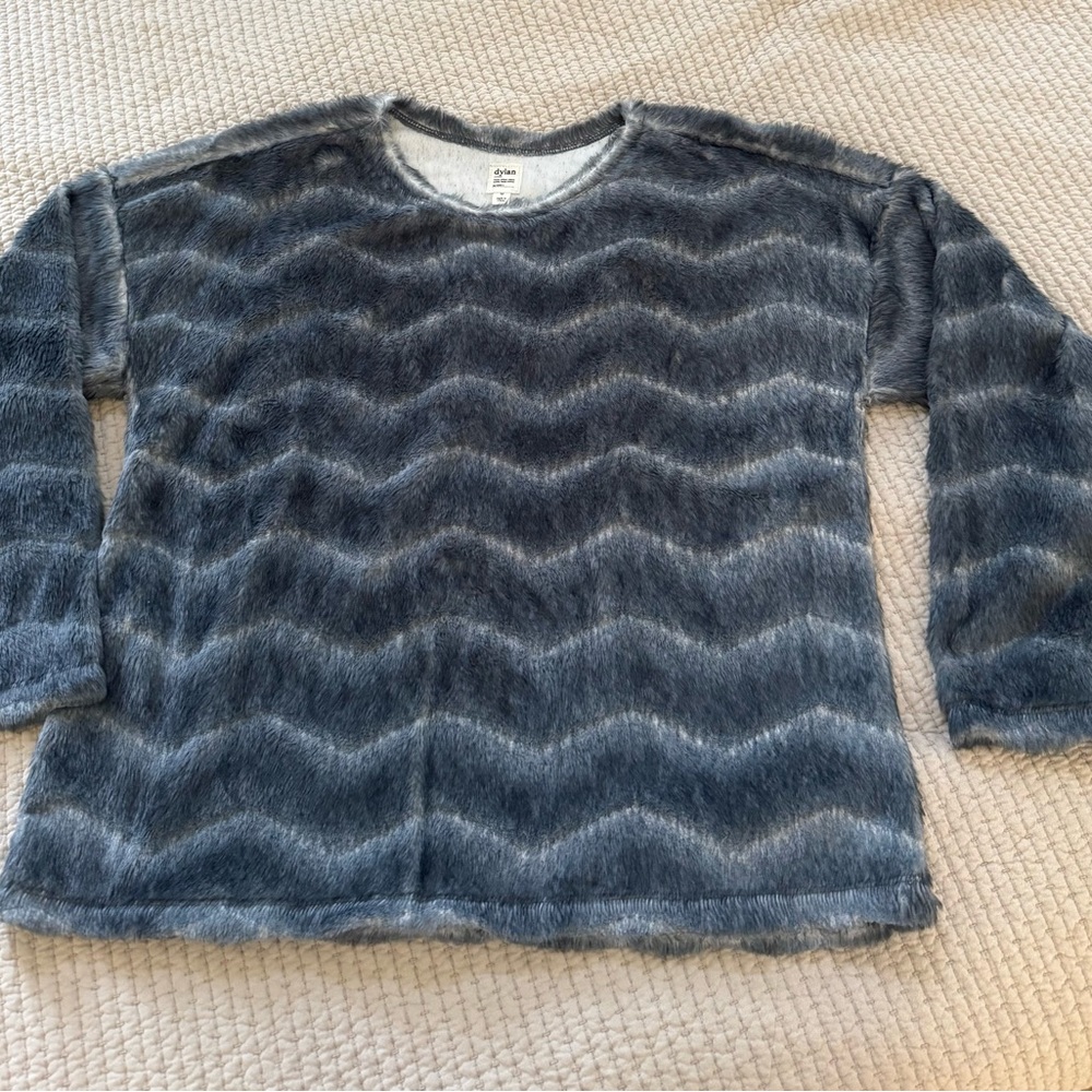 Gray Fuzzy Wave Pattern Sweater